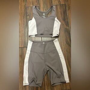 Move theology athletic set Medium